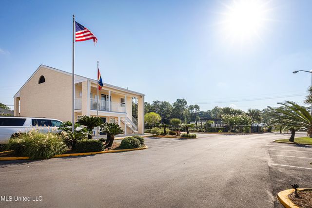 2421 Beachview Drive, H2, Ocean Springs, MS 39564