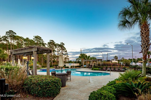 2421 Beachview Drive, H2, Ocean Springs, MS 39564