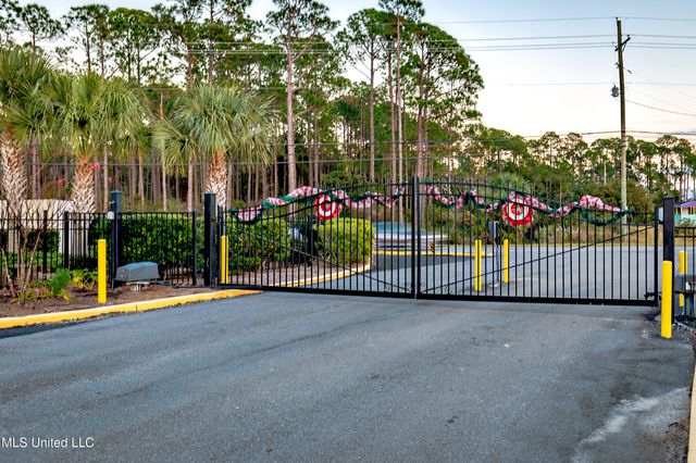 2421 Beachview Drive, H2, Ocean Springs, MS 39564
