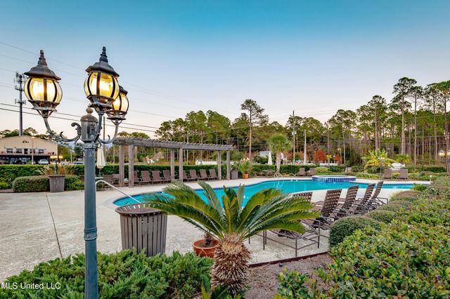 2421 Beachview Drive, H2, Ocean Springs, MS 39564