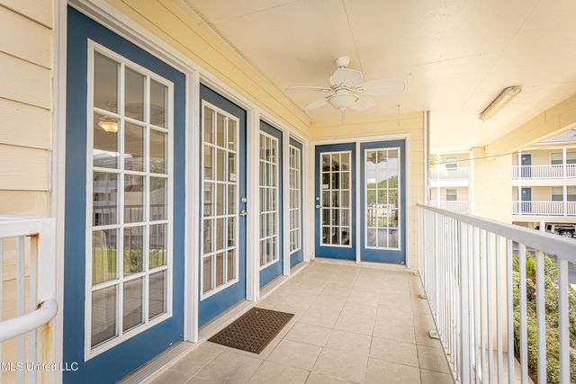 2421 Beachview Drive, H2, Ocean Springs, MS 39564