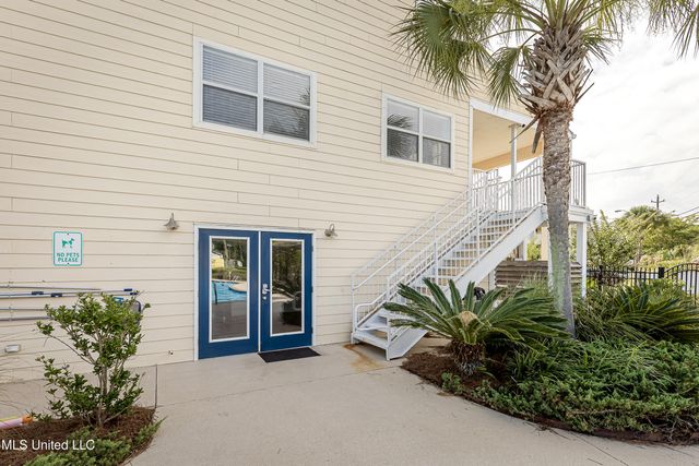 2421 Beachview Drive, H2, Ocean Springs, MS 39564