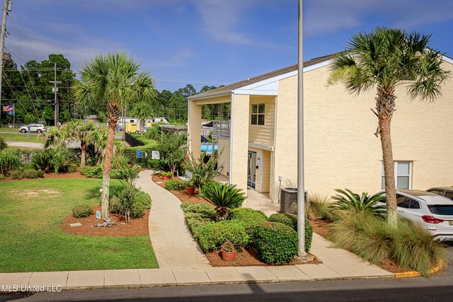 2421 Beachview Drive, H2, Ocean Springs, MS 39564