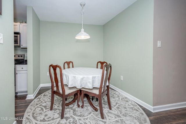 2421 Beachview Drive, H2, Ocean Springs, MS 39564
