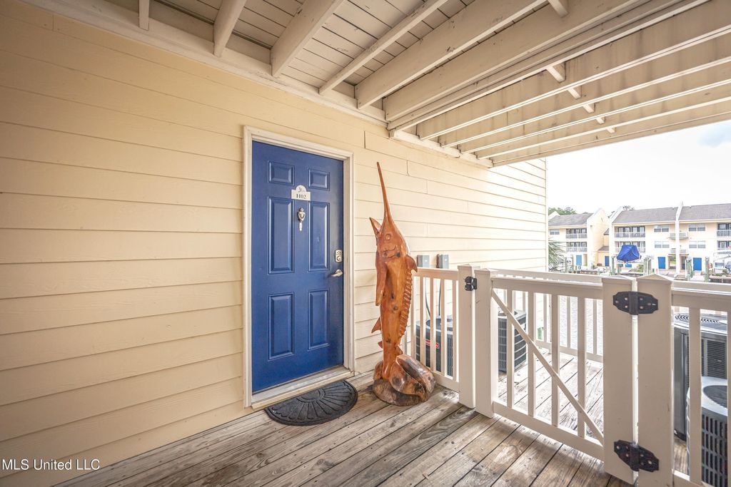 2421 Beachview Drive, H2, Ocean Springs, MS 39564