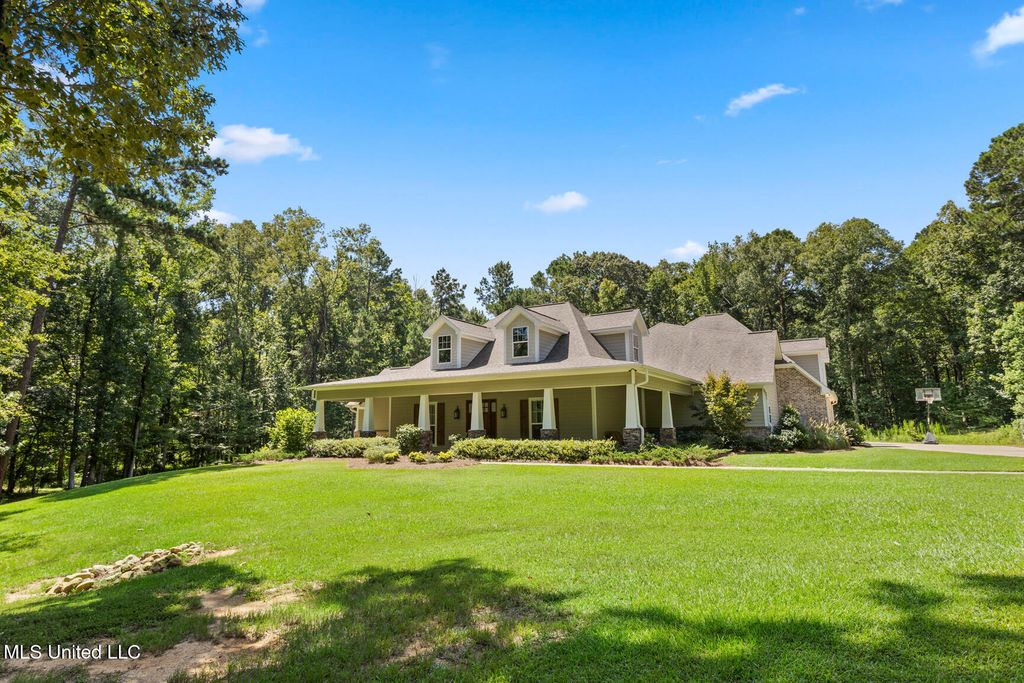5095 Warner Drive, Brandon, MS 39042
