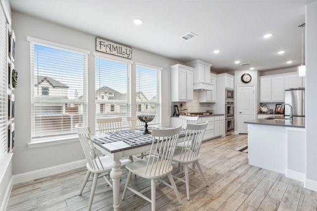 900 Superbloom Avenue, Justin, TX 76247