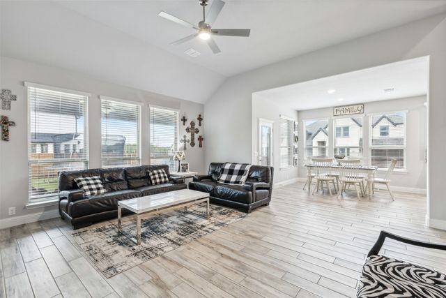 900 Superbloom Avenue, Justin, TX 76247