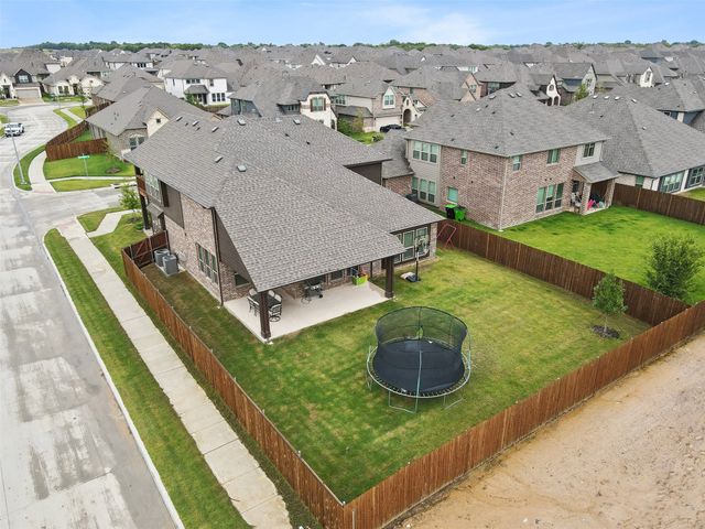 900 Superbloom Avenue, Justin, TX 76247