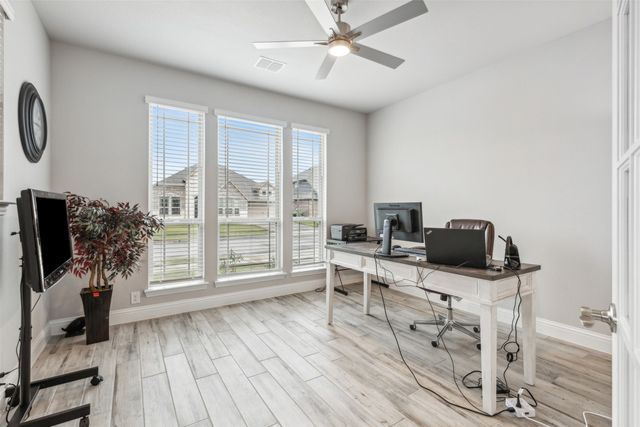 900 Superbloom Avenue, Justin, TX 76247