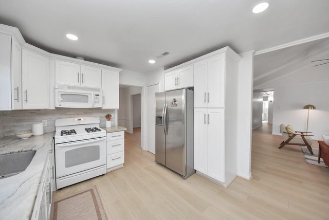 10719 Burgoyne Road, Houston, TX 77042