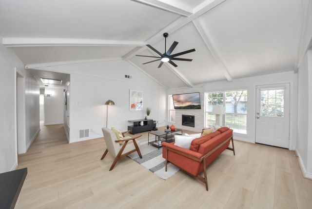 10719 Burgoyne Road, Houston, TX 77042