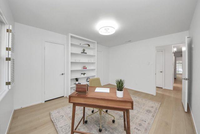 10719 Burgoyne Road, Houston, TX 77042