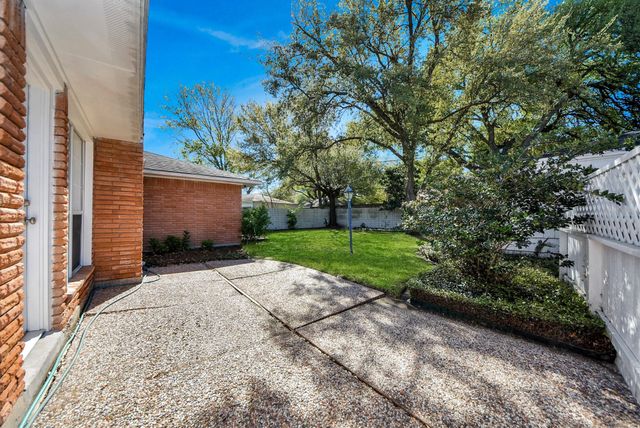 10719 Burgoyne Road, Houston, TX 77042