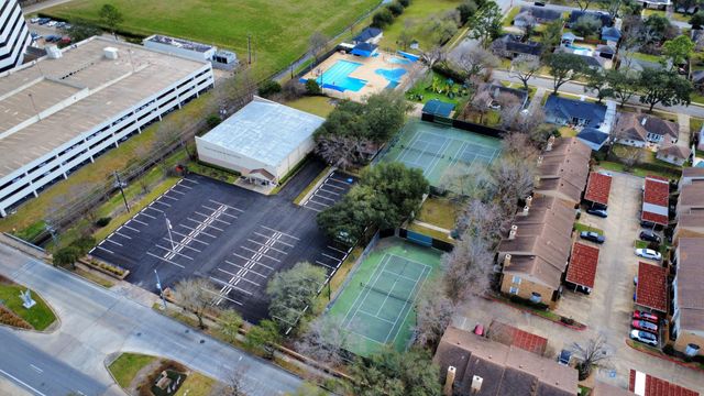 10719 Burgoyne Road, Houston, TX 77042