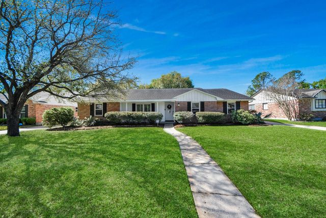 10719 Burgoyne Road, Houston, TX 77042