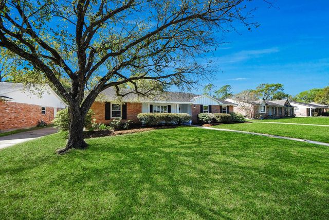 10719 Burgoyne Road, Houston, TX 77042