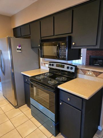 2607 Cherrylawn DR, Taylor, TX 76574