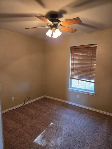 2607 Cherrylawn DR, Taylor, TX 76574