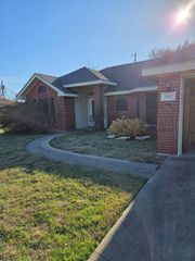 2607 Cherrylawn DR, Taylor, TX 76574