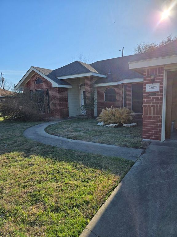 2607 Cherrylawn DR, Taylor, TX 76574