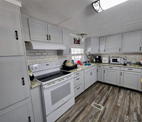 730 ROYAL PALM AVENUE, Lady Lake, FL 32159