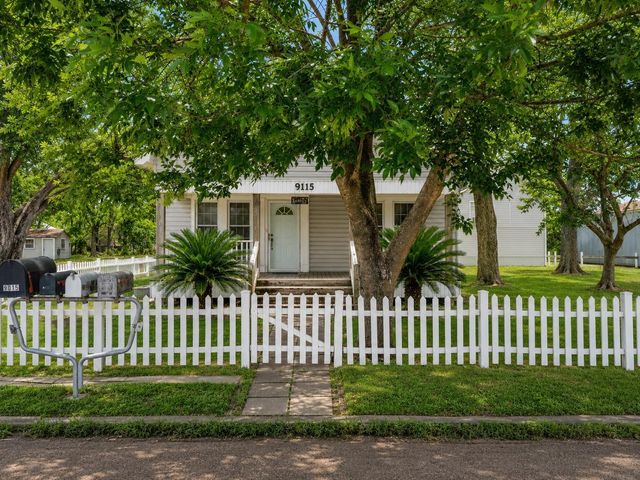 9115 Main Street, Needville, TX 77461