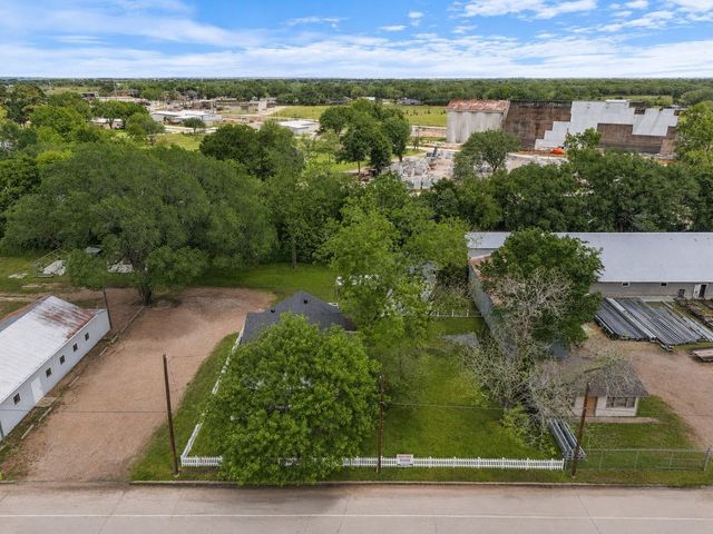 9115 Main Street, Needville, TX 77461