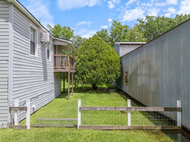 9115 Main Street, Needville, TX 77461