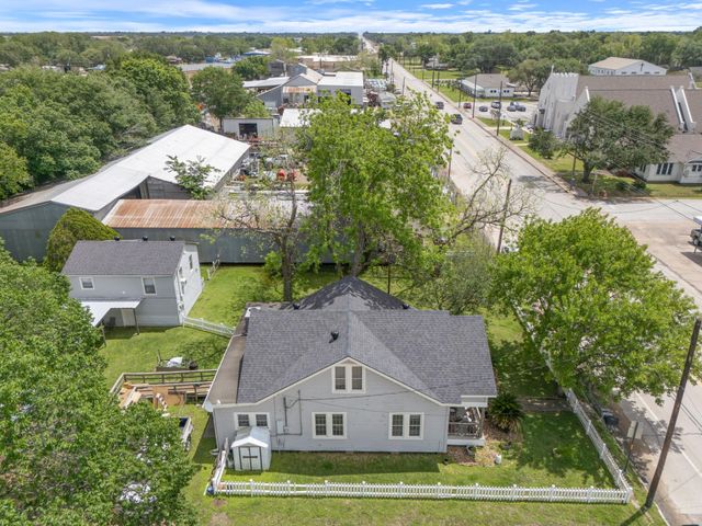 9115 Main Street, Needville, TX 77461