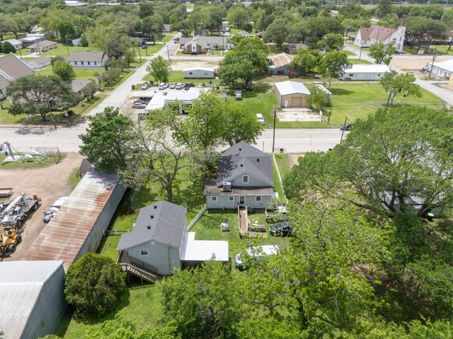 9115 Main Street, Needville, TX 77461