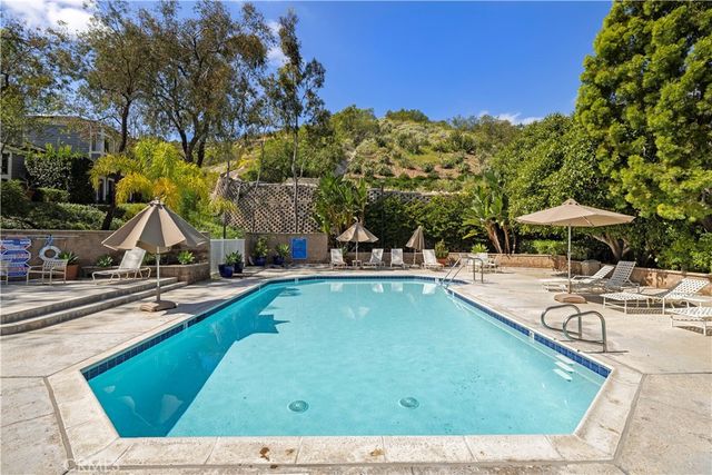 302 San Nicholas Court, Laguna Beach, CA 92651