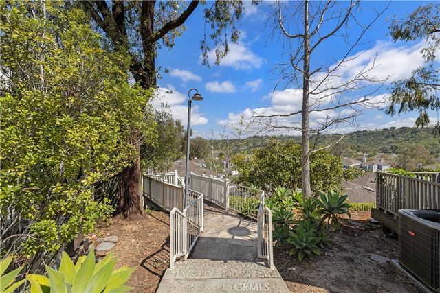 302 San Nicholas Court, Laguna Beach, CA 92651