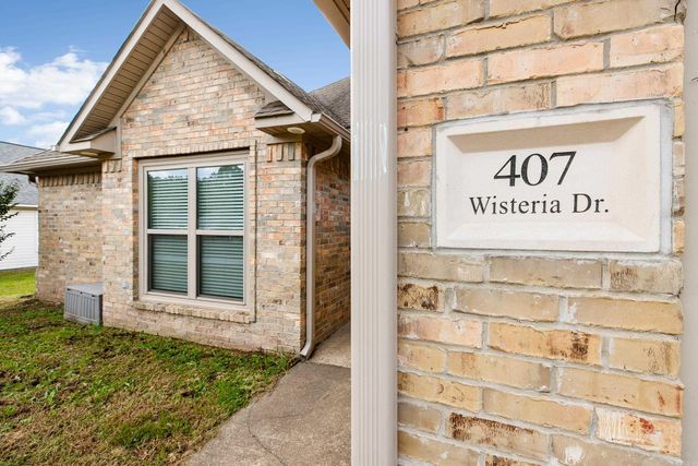 407 Wisteria Drive, Bauxite, AR 72011
