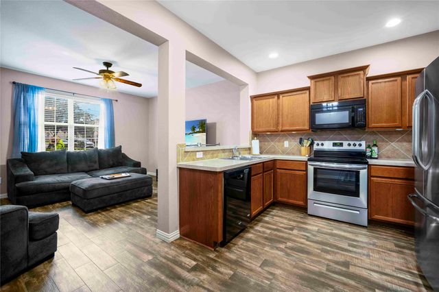 6808 Carrington Lane, Fort Worth, TX 76137