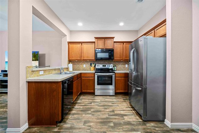 6808 Carrington Lane, Fort Worth, TX 76137