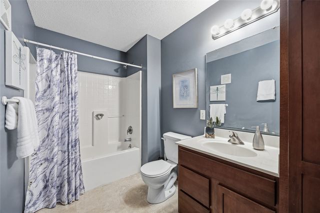 805 Blue Sky Drive 301, North Liberty, IA 52317