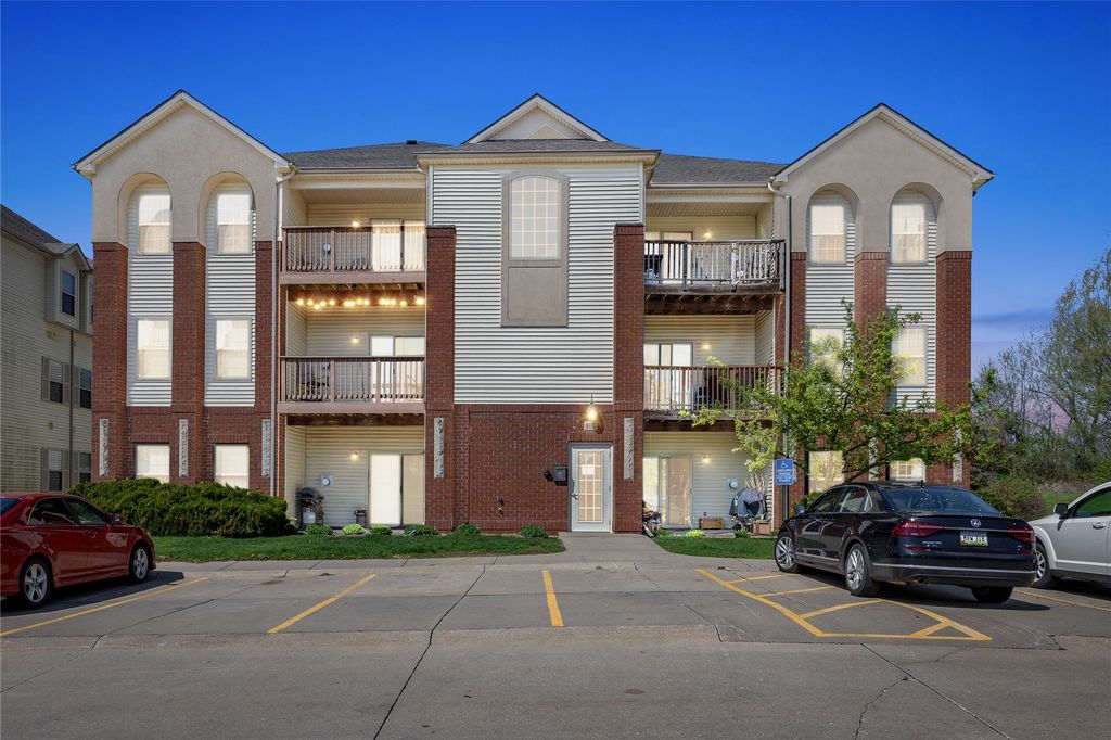 805 Blue Sky Drive 301, North Liberty, IA 52317