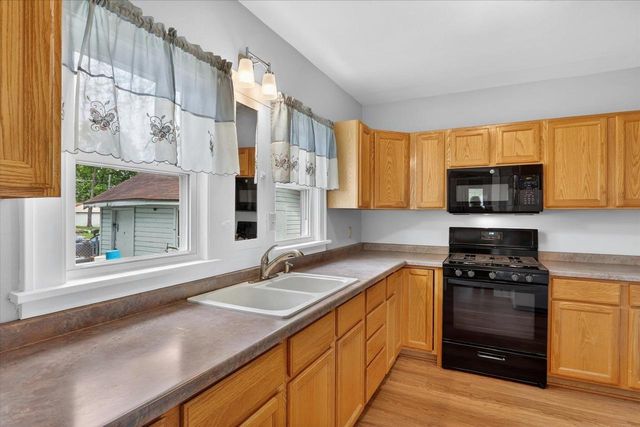 953 Oak Street, Beloit, WI 53511