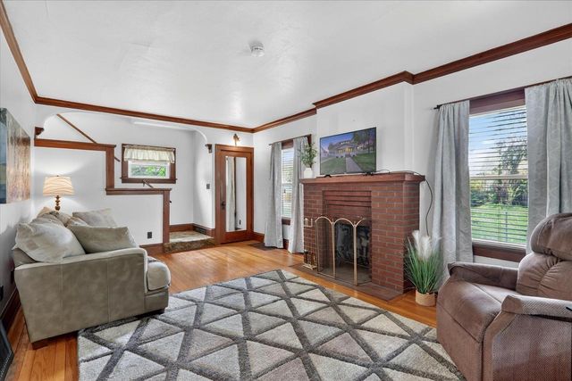 953 Oak Street, Beloit, WI 53511