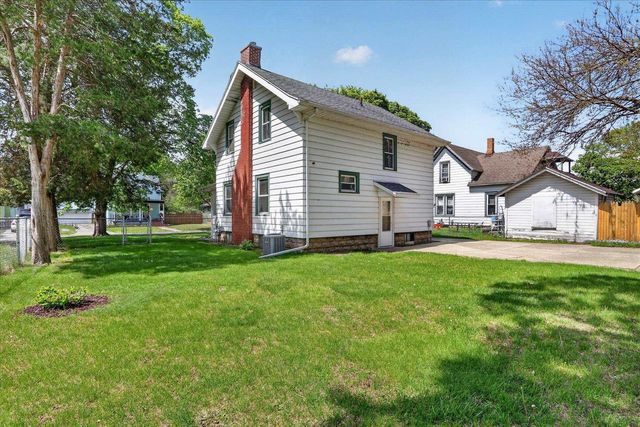 953 Oak Street, Beloit, WI 53511