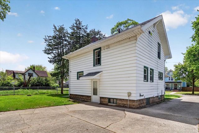 953 Oak Street, Beloit, WI 53511
