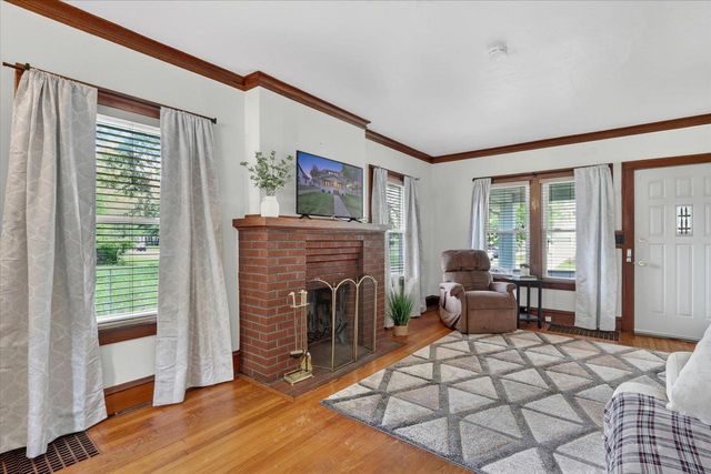 953 Oak Street, Beloit, WI 53511
