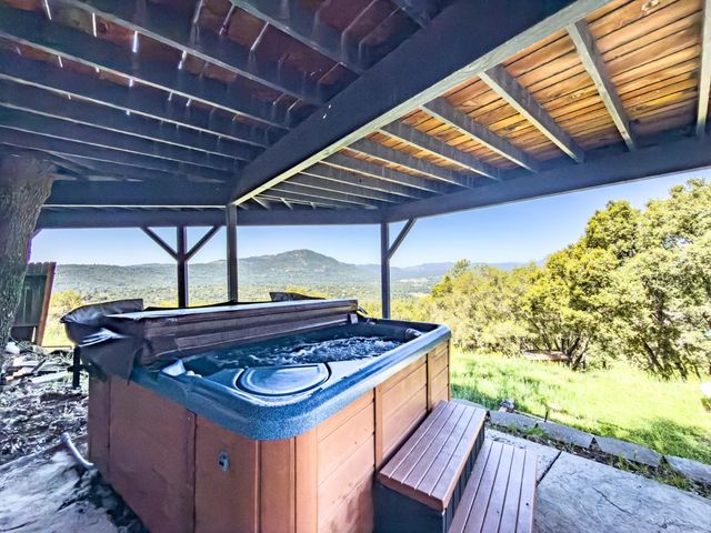 51571 Coyote Ridge Road, Oakhurst, CA 93644