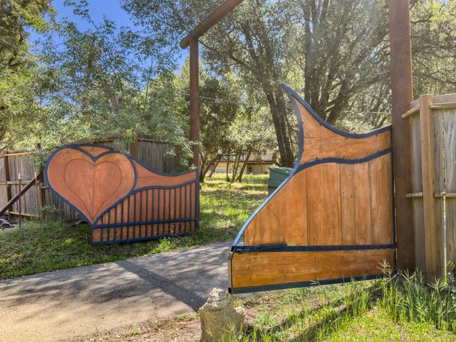 51571 Coyote Ridge Road, Oakhurst, CA 93644