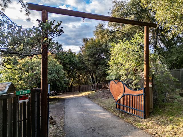51571 Coyote Ridge Road, Oakhurst, CA 93644