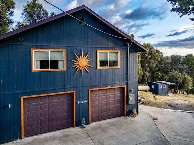 51571 Coyote Ridge Road, Oakhurst, CA 93644