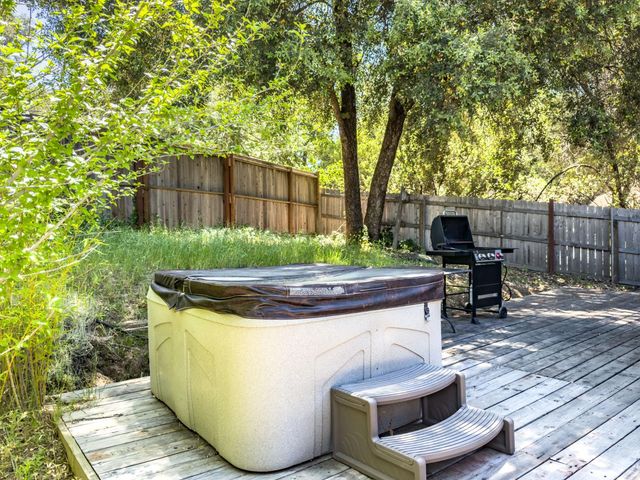 51571 Coyote Ridge Road, Oakhurst, CA 93644