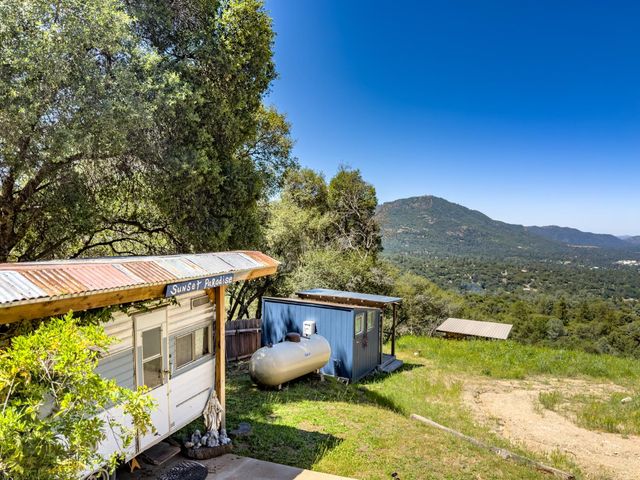 51571 Coyote Ridge Road, Oakhurst, CA 93644