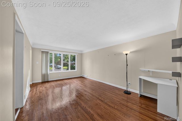 19361 Saint Francis Street, Livonia, MI 48152